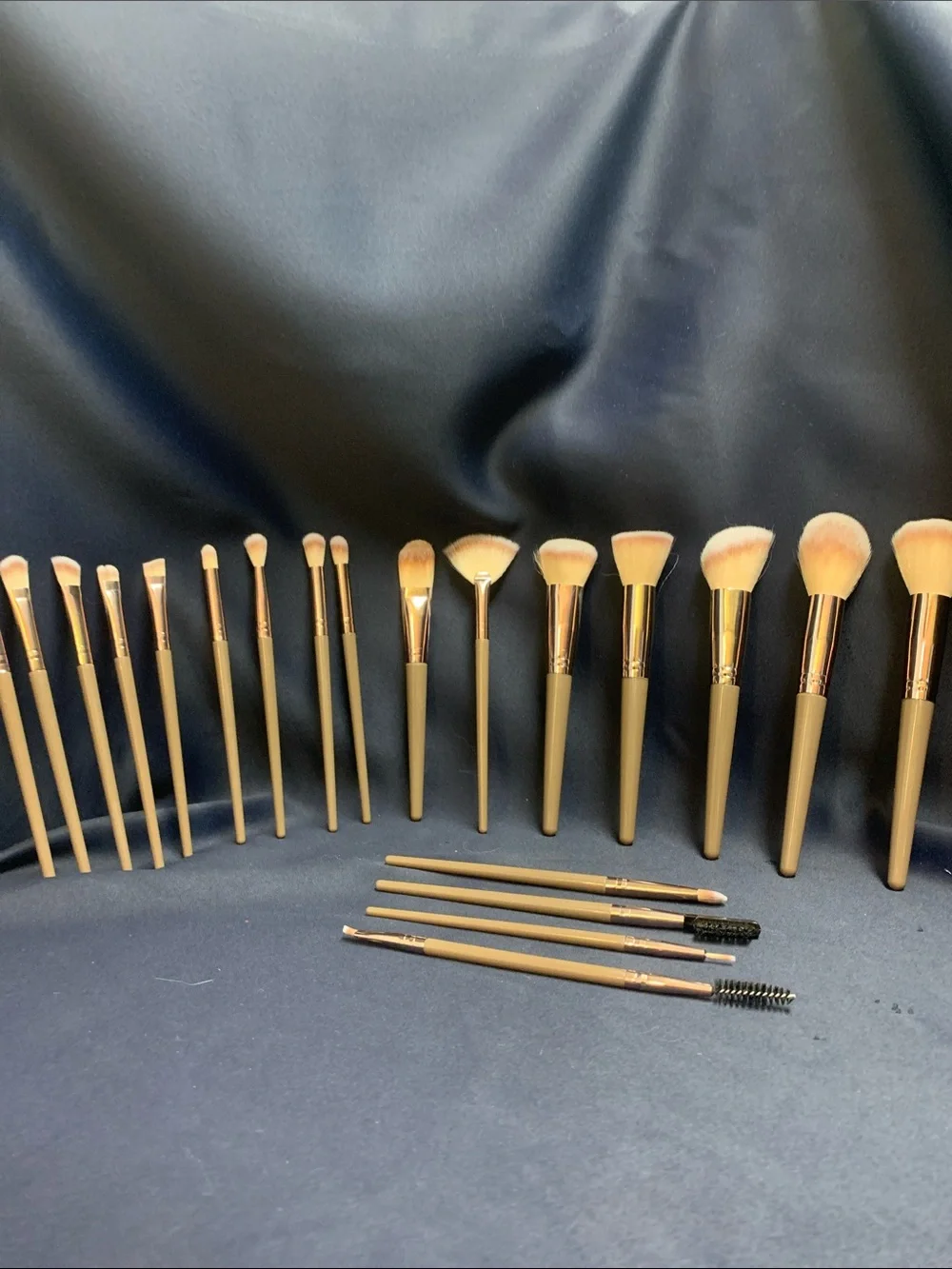 NWT Premium Synthetic Makeup Brush Set - Champagne Gold / Brown (Multi-Piece)